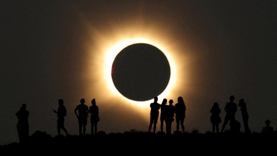 Bulan Bergerak Menjauhi Bumi, Manusia Sudah Rasakan Dampaknya