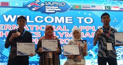 Murid MAN 2 Kota Makassar Unjuk Prestasi di IAPhO 2026 Bandung