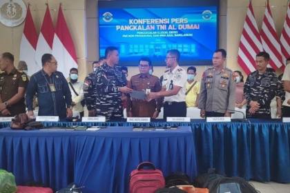 TNI AL kejar tekong bawa 16 orang secara ilegal dari Malaysia