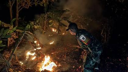 21 Hektare Lahan Terbakar di Watang Pulu Sidrap, Kapolres dan Dandim Ikut Padamkan Api