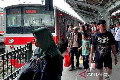 Evakuasi kereta anjlok tuntas, layanan KRL Stasiun Kota kembali normal