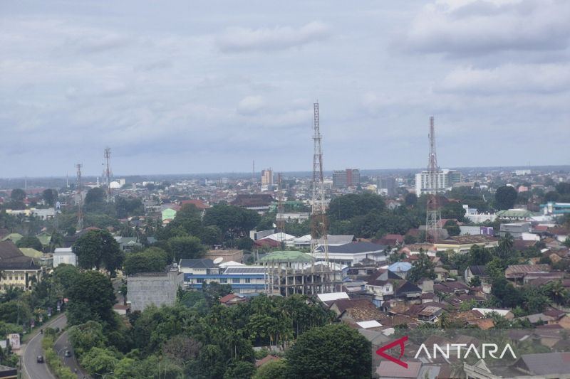 BMKG prakirakan hujan ringan bakal guyur sejumlah kota pada Senin