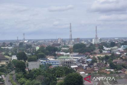 BMKG prakirakan hujan ringan bakal guyur sejumlah kota pada Senin
