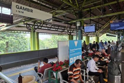 Perjalanan kereta Daop 1 Jakarta masih lancar meski ada sebaran abu