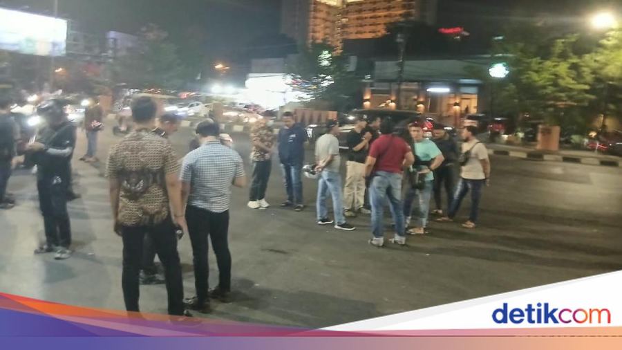 Demo di Jalan AP Pettarani Makassar Ricuh, Pendemo Ribut dengan Pengendara