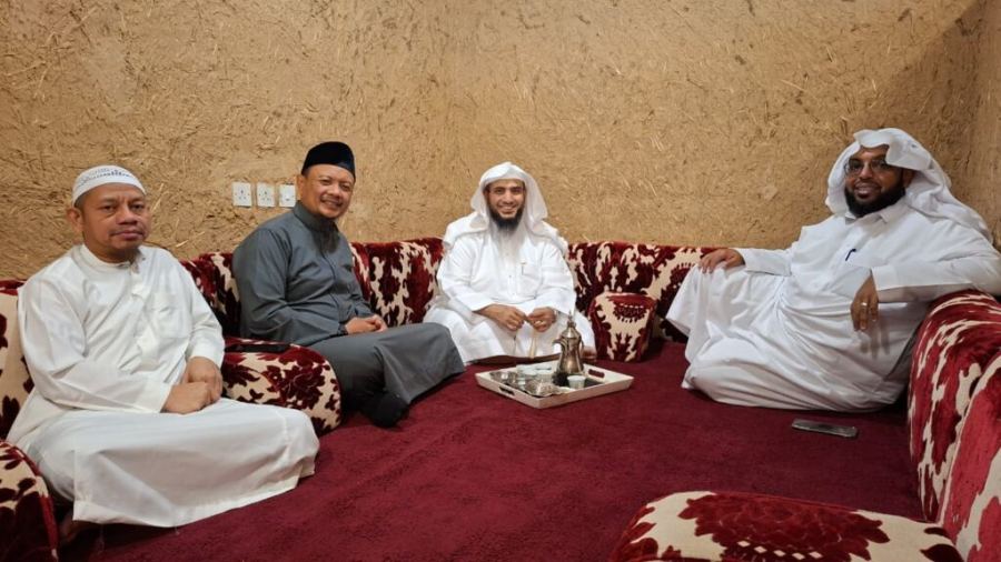 Rektor IAI STIBA Makassar Bahas Program Al-Qur’an Bersama Muqri Madinah Syekh Dr. Abdullah bin Muhammad Ghailan