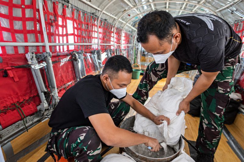 Gunakan 3 pesawat, Pemprov Kalbar optimalkan OMC tangani karhutla