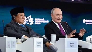 Momen Presiden Prabowo-Putin Tampil Sepanggung Saat Forum Ekonomi di Rusia