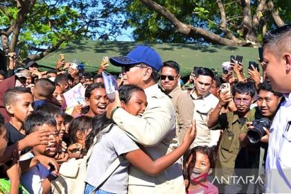 Prabowo minta petugas yang bekerja keras tangani gempa NTT diberi penghargaan