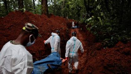 FOTO: Pemakaman Massal Korban Banjir Nepal yang Tak Teridentifikasi