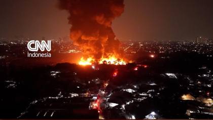 Kebakaran Hebat Landa Lapak di Srengseng Jakarta Barat