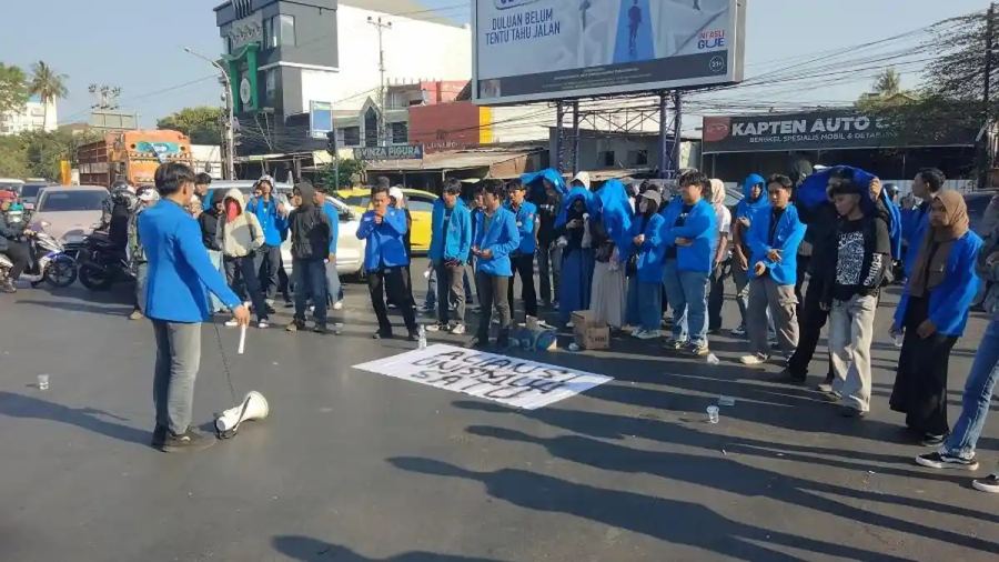 Aliansi Unismuh Satu Demo Soroti MBG, Jalan Sultan Alauddin Macet Total