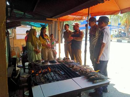 Kecamatan Kendari Barat Sosialisasi Penataan Pedagang Ikan Bakar | LPP RRI