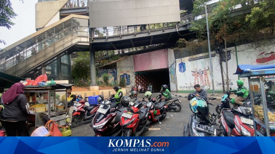 Ternyata Ini Alasan Ojol Menumpuk di Simpang Stasiun Cawang