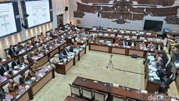 Asumsi Makro RAPBN 2027 Disetujui, DPR Minta Pemerintah Jaga Defisit-Utang