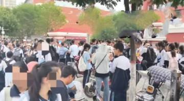 Viral Sekolah Ini Atur Gaya Rambut Pendek Siswa, Tukang Cukur sampai Penuhi Gerbang