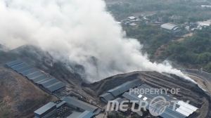 126 Siswa SD Terdampak Gempa di Manggarai Barat Belajar di Bawah Pohon