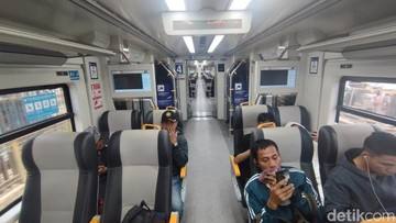 Menjajal Nyamannya Naik Kereta Bandara yang Dioper di KRL Pink Line