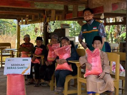 Beras Santri Mengalir, Senyum Penghafal Al-Qur’an Kembali Merekah di Tiga Kabupaten