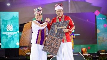 Menkop Dorong Konsolidasi Pengrajin Tenun Toraja Melalui Koperasi