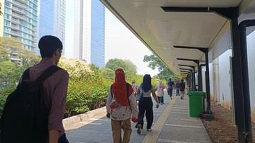 Penumpang Ngeluh Jalan Lebih Jauh ke Stasiun BNI City Usai Stasiun Karet Pensiun
