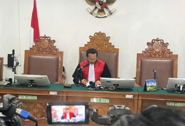 Sidang Praperadilan Roy Suryo Ditunda, Hakim Tertahan di Bali Imbas Erupsi Gunung Anak Krakatau
