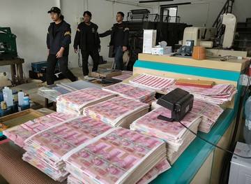 Polisi Gerebek Percetakan Uang Palsu Rp36 Miliar di BSD
