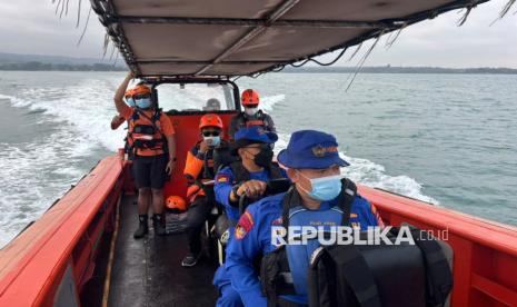Pencarian Jurnalis dan Awak Kapal Hilang di Anak Krakatau, Tim SAR Temukan Pelampung Oranye