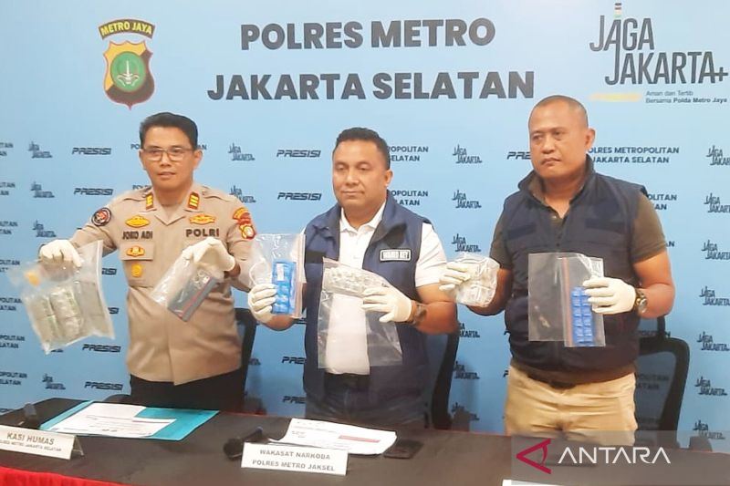 Polisi bongkar peredaran obat keras ilegal berkedok warung di Jaksel
