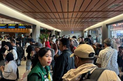 Penumpang Menumpuk di Bandara Soetta, Penerbangan Dibatalkan karena Erupsi Anak Krakatau