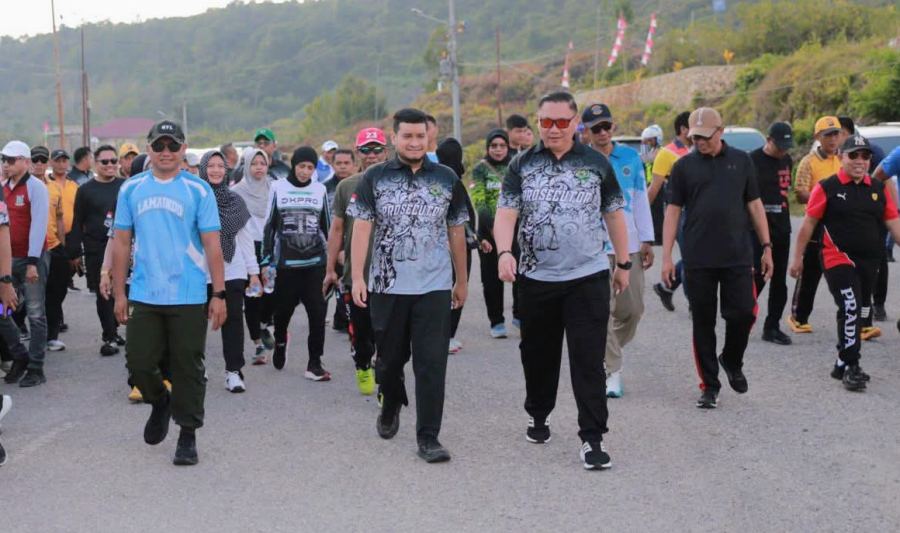 Mengokohkan Sinergisitas, Bupati Alvin Hadiri Jalan Santai Kejari Buton