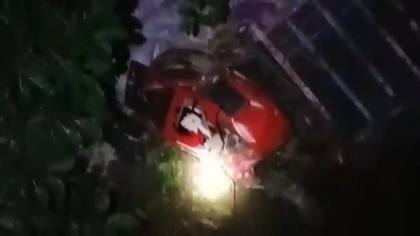 Rem Blong, Truk Pengangkut Beras Terjun Bebas dari Jembatan di Wolasi Konawe Selatan