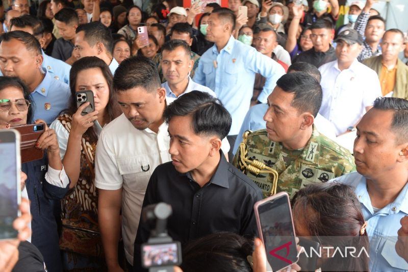Wapres Gibran kunjungi dua siswa diduga keracunan MBG di Berastagi