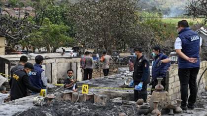 FOTO: Kebakaran Rumah Adat Sade di Lombok Tengah
