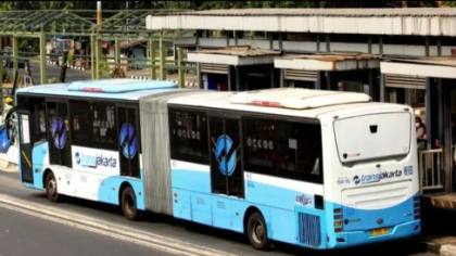 Sebaran Abu Anak Krakatau Meluas ke Jakarta, Lift dan Eskalator Halte Transjakarta Dimatikan Sementara