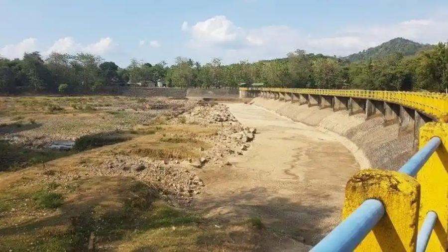 Bendung Lekopancing Kering Kerontang