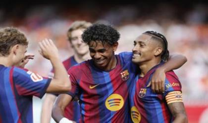 Hansi Flick Puji Dominasi Barcelona Usai Pesta Gol di Markas Valencia