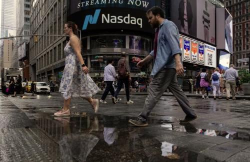 Wall Street Dibuka Merah, Nasdaq Turun 1,5 Persen