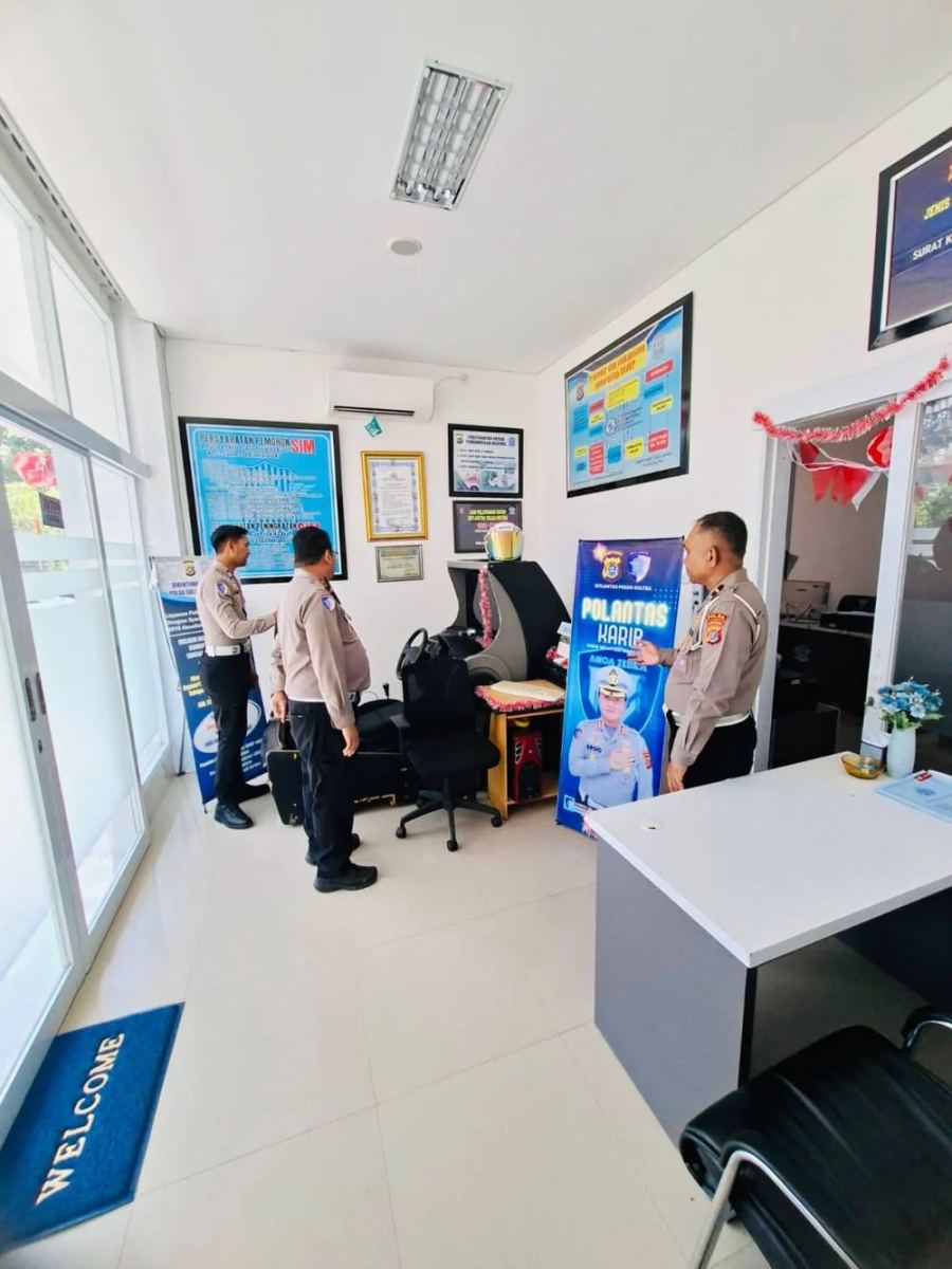 Wadir Lantas Polda Sultra Tinjau Pelayanan SIM, Dorong Layanan Humanis | LPP RRI