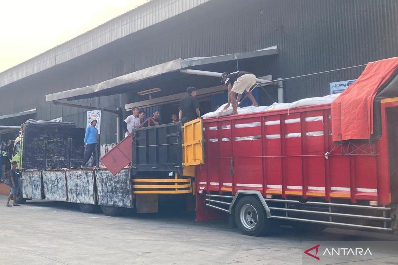 Bulog salurkan beras bantuan pangan untuk 437.793 keluarga