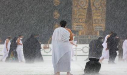 Arab Saudi Keluarkan Peringatan Merah Hujan Lebat dan Banjir Bandang
