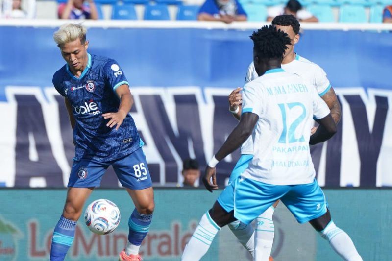 Arema FC gulung Isenmulang empat gol tanpa balas di Kanjuruhan