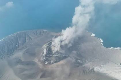 Akademisi: Aktivitas gunung api yang bersamaan tidak saling berkaitan