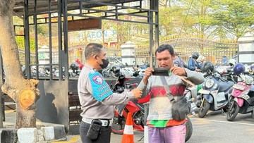 Ditlantas Polda Metro Jaya Sediakan 10 Ribu Masker bagi Wajib Pajak