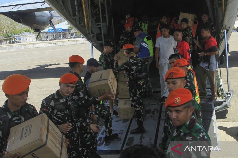 TNI AU distribusikan 729 ton logistik untuk korban gempa di NTT