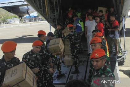 TNI AU distribusikan 729 ton logistik untuk korban gempa di NTT