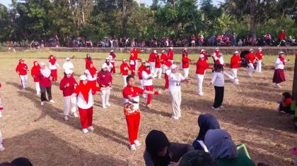 Nuraeni Juara Tangkap Lele, Warga Sinjai Rela Berlumur Lumpur Rayakan HUT RI