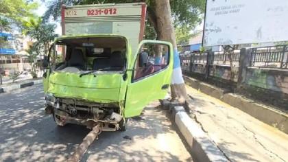 Kronologi Kecelakaan Bus Karyawan vs Truk Boks di Kolaka, Polisi Sebut Berakhir Kekeluargaan