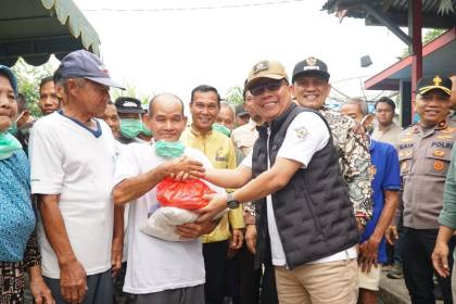 Pemkab Sambas kendalikan inflasi dengan pasar murah langsung di desa