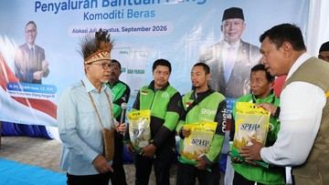 Menko Pangan Salurkan Bantuan Beras bagi 1.800 KPM di Kota Sorong